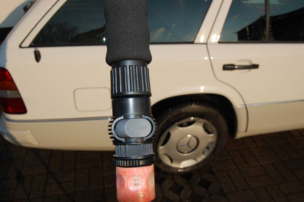 Waschbürste mit Teleskop- Wasserdurchlauf